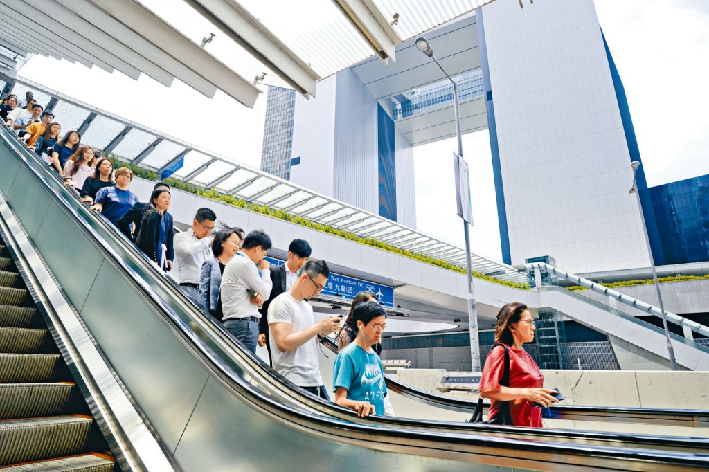 羅智光呼籲公務員隊伍必須團結，以應對目前的壓力和挑戰。