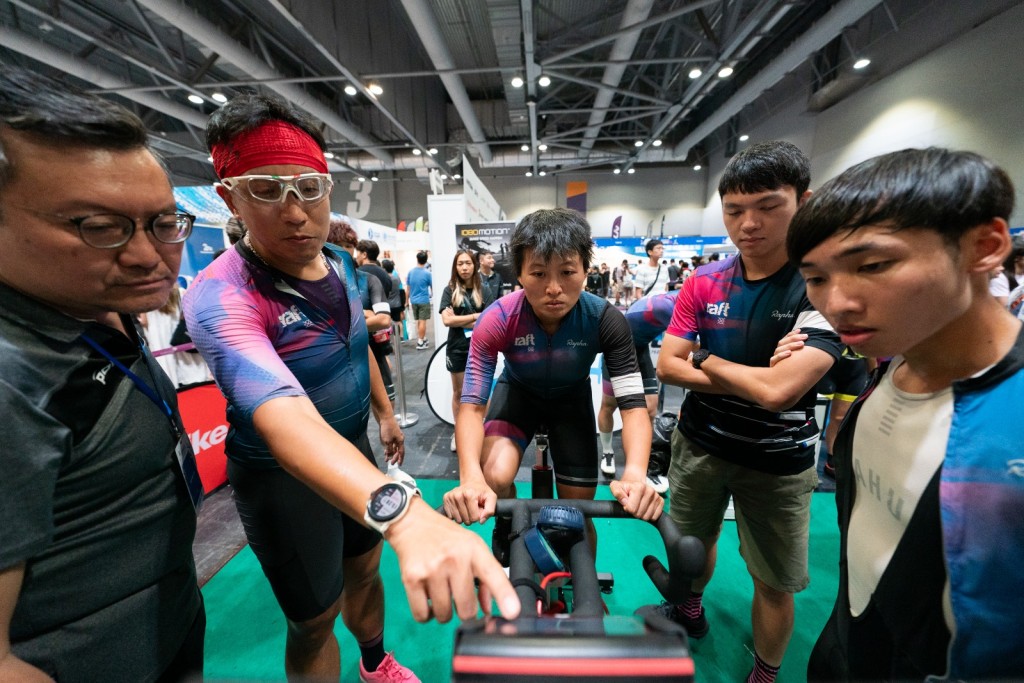 奧運電競錦標賽獲獎的唯一香港代表江琳(中)亦有參賽。