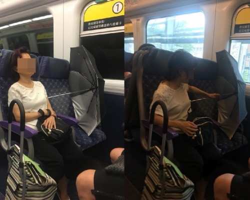婦人在東鐵線頭等車廂內坐着,將手推車靠在椅旁,並打開雨傘放在旁邊靠窗邊的座位上。fb群組「Tai Po 大埔」