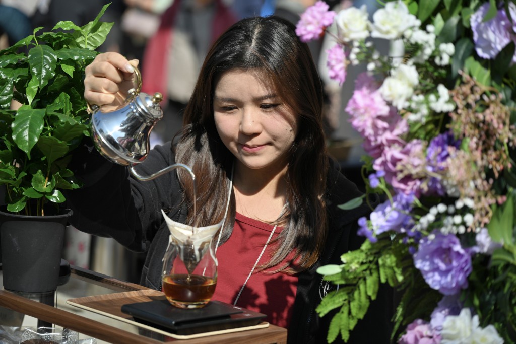 首個「花墟節:啡上添花」,今(3日)起一連兩日於旺角大球場對出空地舉行。 首個「花墟節:啡上添花」,今(3日)起一連兩日於旺角大球場對出空地舉行。