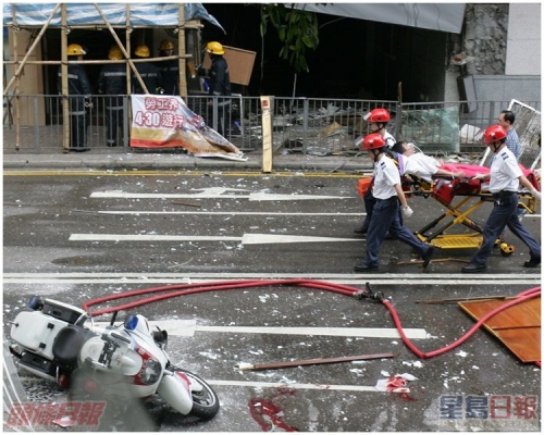 爆炸導致玻璃碎落滿地。資料圖片
