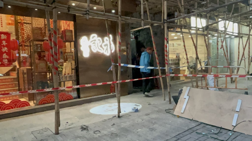 永光閣正進行大廈外牆維修工程，外圍已搭建棚架。曾志恒攝