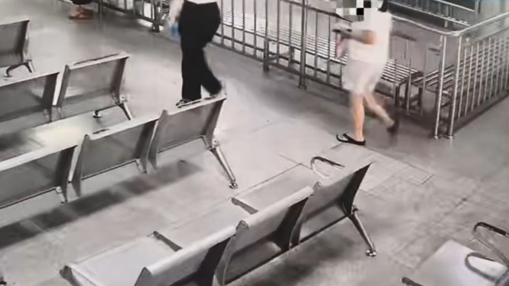 白衣女胯下綁藏1559粒海水珍珠。海關發佈