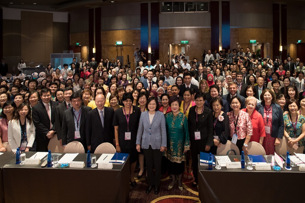 蔡英文参加亚洲民主自由联盟在台湾举办的活动。