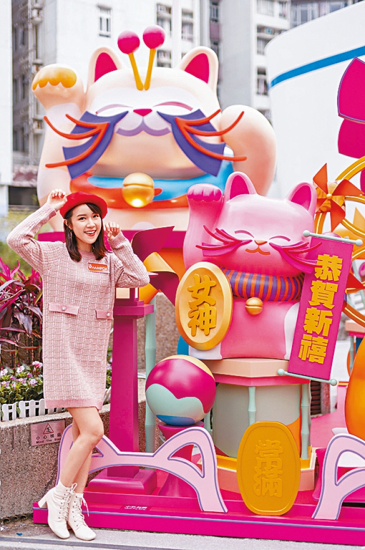 黃埔天地的招財潮喵,由芬蘭藝術家Janine Rewell創作。