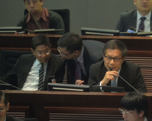 地鐵代表出席財務委員會會議討論沙中線追加撥款。