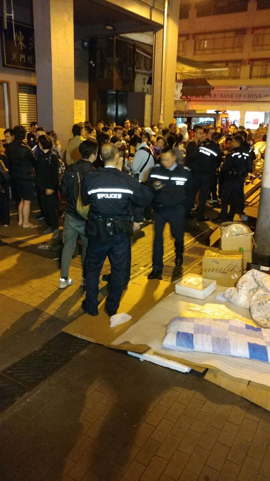 逾百名住客疏散，事件中無人受傷。