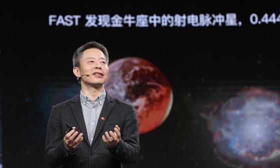 「中國天眼」首席科學家李菂，獲物理界最高獎項。新華社