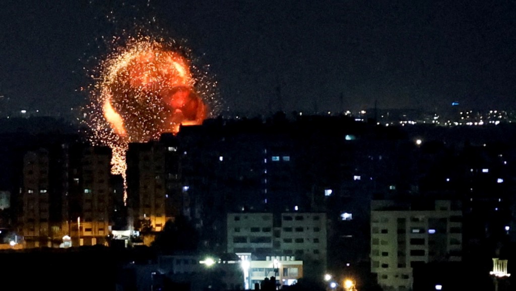 22枚来自加沙地带的火箭炮射向以色列南部。路透社