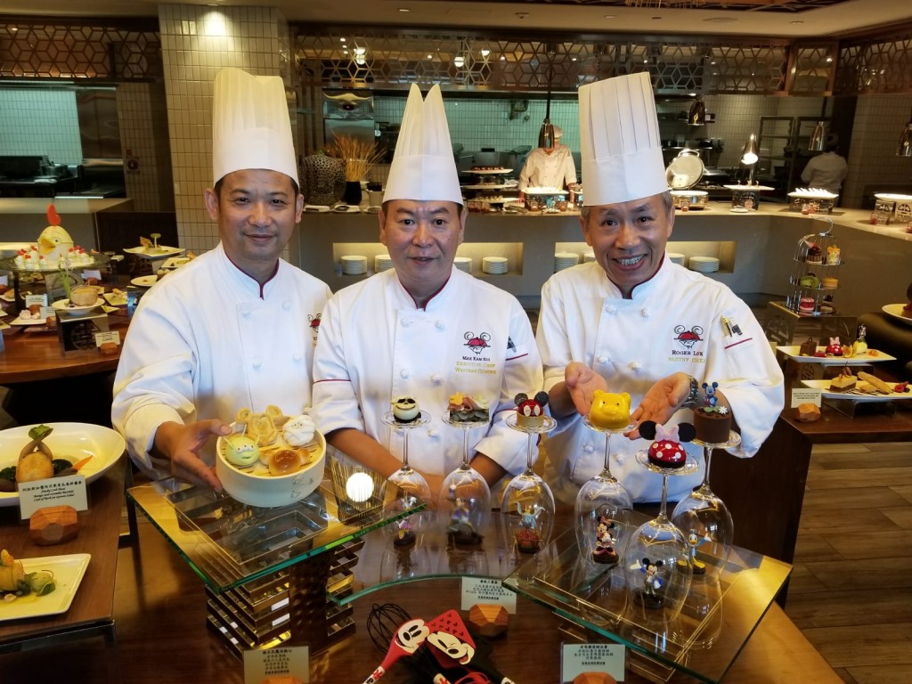 (左起)廚師長胡發祺、行政西廚麥錦駒、總餅師陸繼光。
