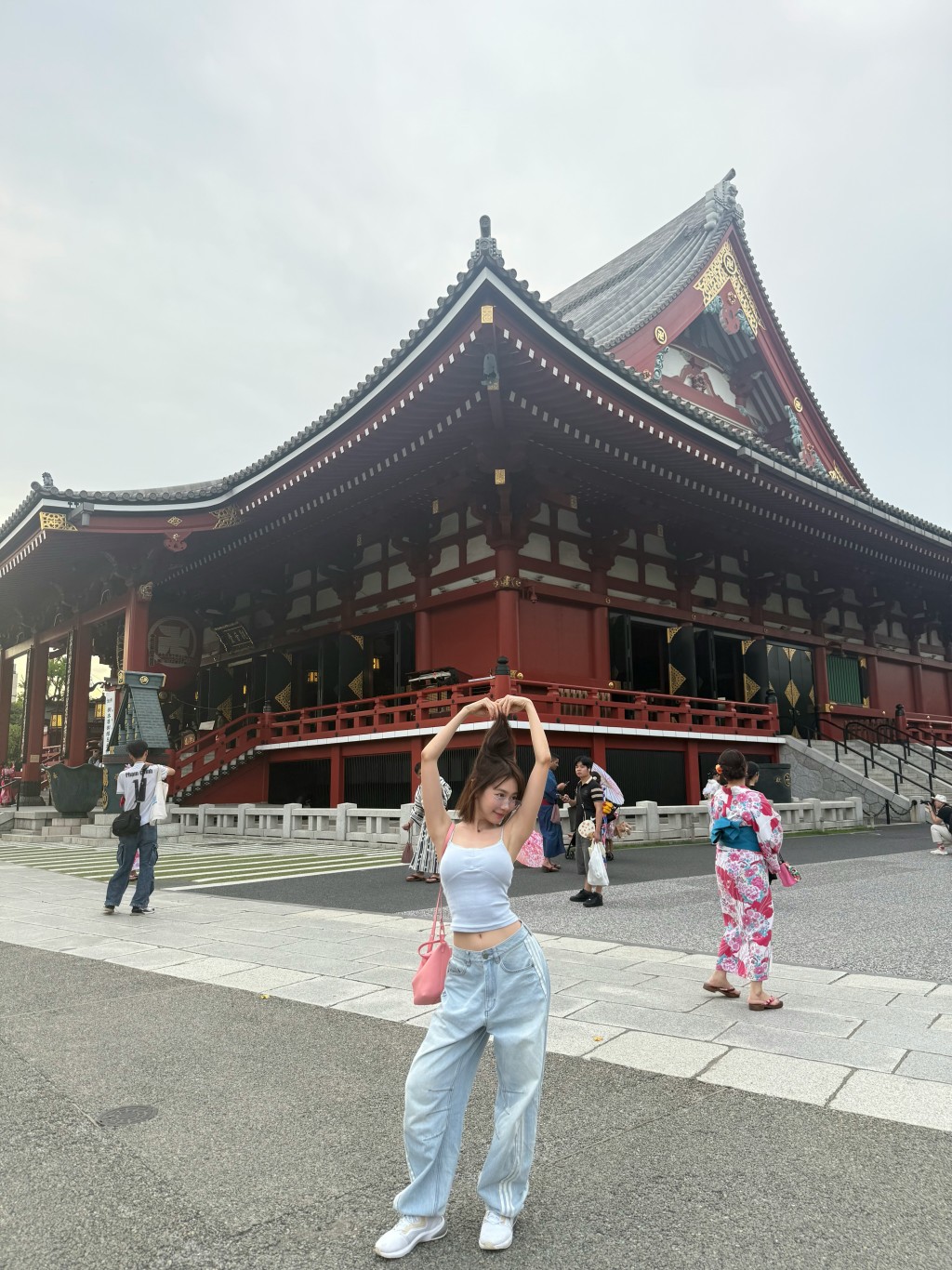 林明禎擺出心心手勢,向粉絲大派福利! 林明禎擺出心心手勢,向粉絲大派福利!