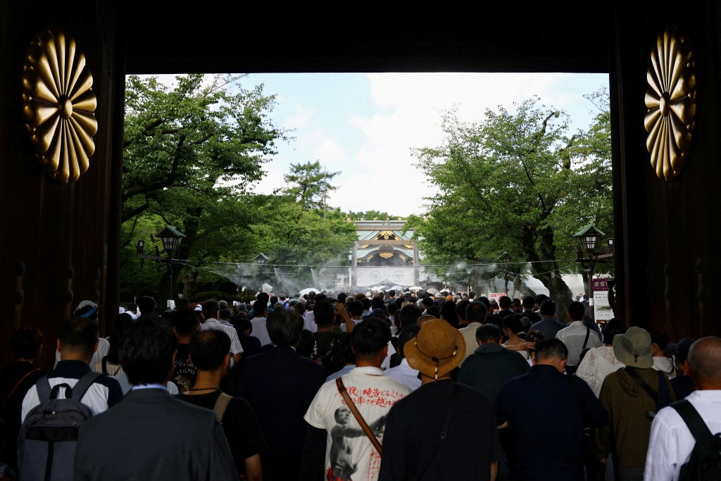 靖國神社位於東京千代田區，神社內供奉有包括東條英機在內的14名二戰甲級戰犯。路透社