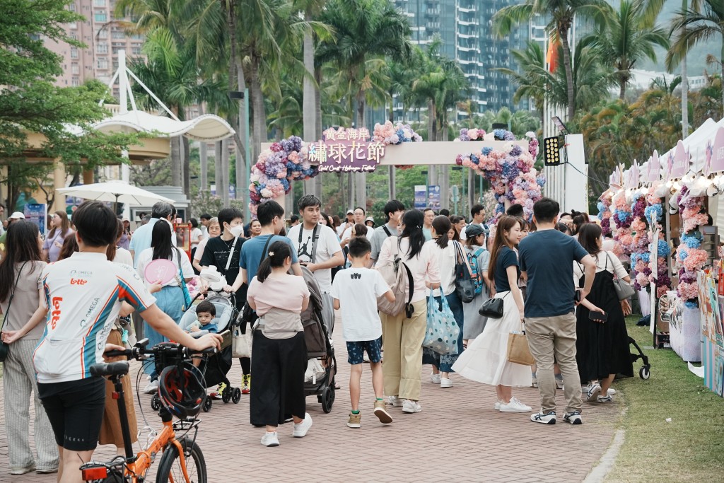 大批市民及遊客入場,場面熱鬧。 大批市民及遊客入場,場面熱鬧。
