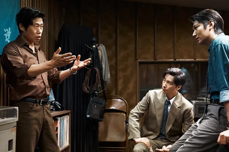 柳海真、朴海日和李敏鎬合演的《暗殺者們》在國際影片單元中,名列第3。 柳海真、朴海日和李敏鎬合演的《暗殺者們》在國際影片單元中,名列第3。