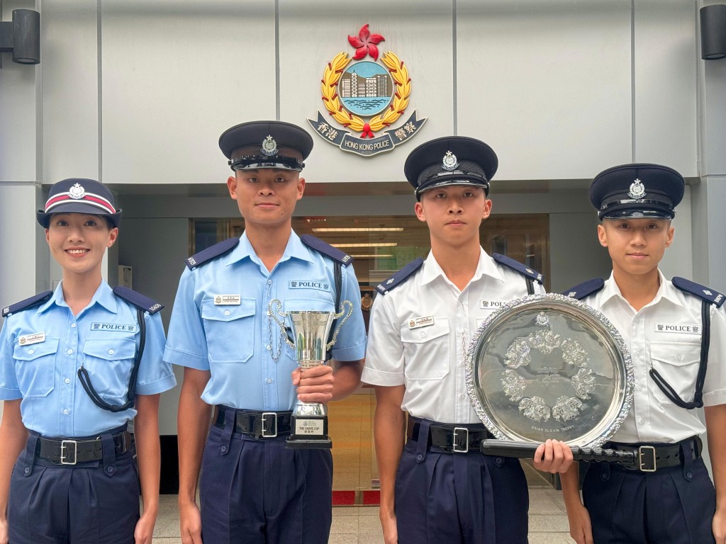 学警王静怡、梁伟成和见习督察冯旌曜、黄乐政(左至右)即将投身警务工作，他们誓言要全力以赴维持治安。  麦键泷摄