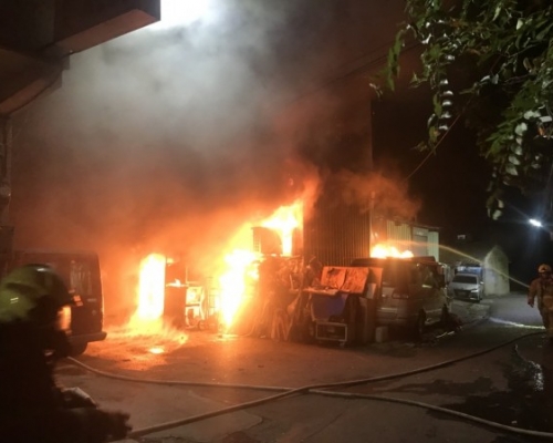 台湾彰化市彰南路一栋4层高住宅发生大火。