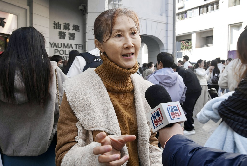 馬小姐帶同兒子參觀，指拍照互動吸引小孩興趣。