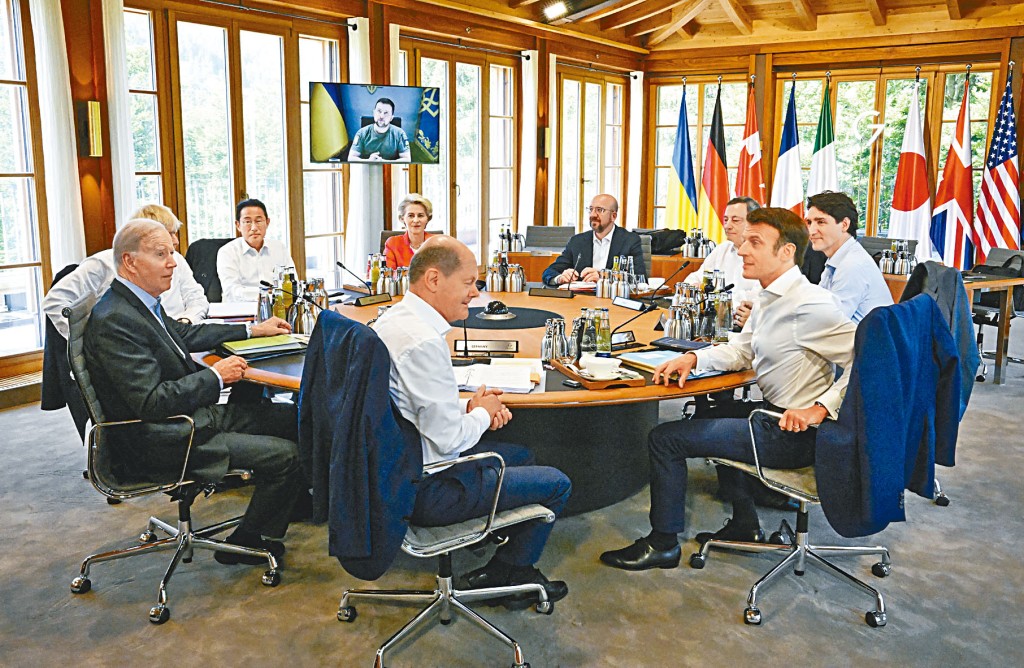 G7去年举行峰会期间，乌克兰总理泽连斯基与G7领袖进行视像会议。