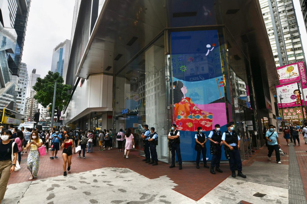 警員在場駐守。