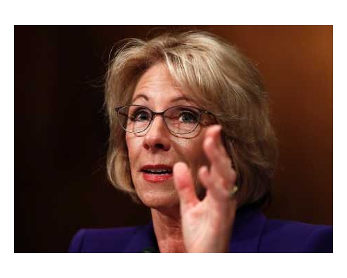 德沃斯获通过成为教育部长。AP