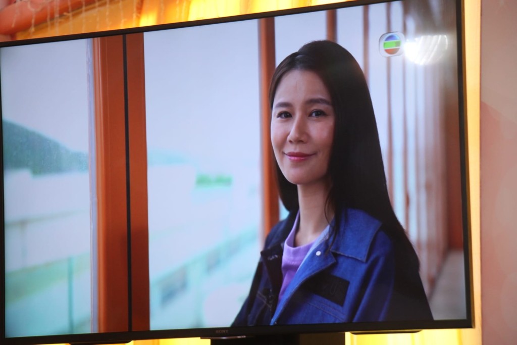黃翠如因工作未能趕及出席。