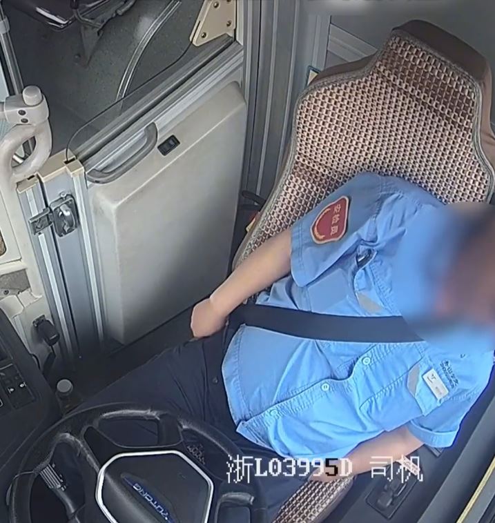 年僅43歲的巴士司機周俞，死前最後一刻仍奮力防止車禍。