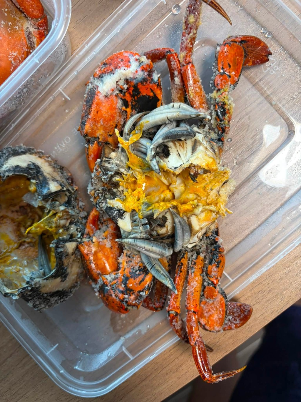 有食客投訴買了變質發臭的蟹，獲店方公開承諾補償。