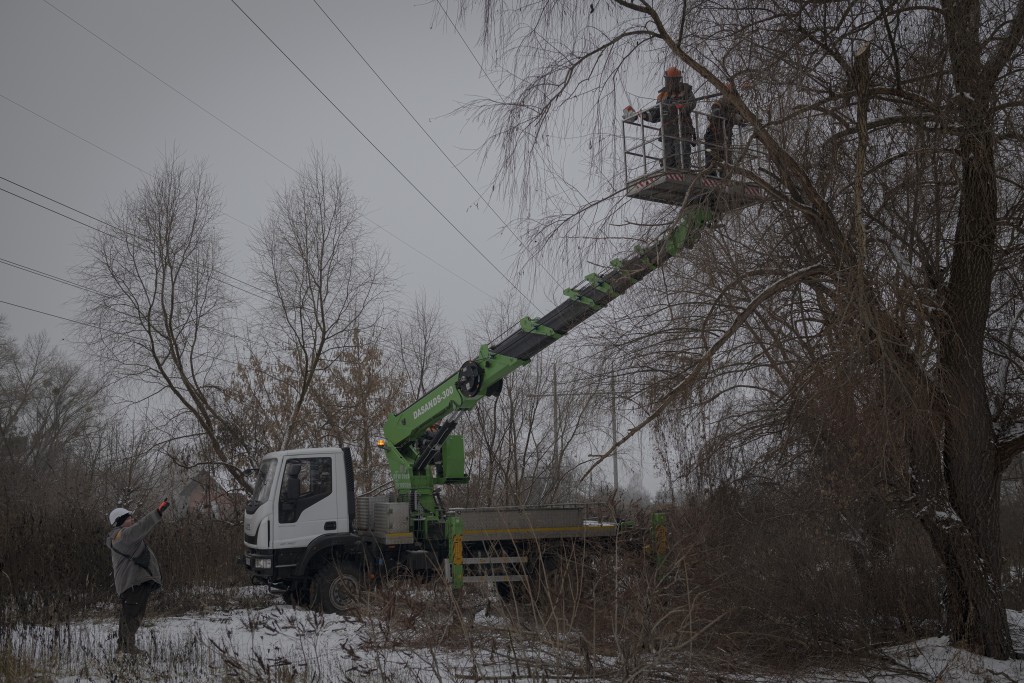 敖德萨两处能源设施遭破坏。AP