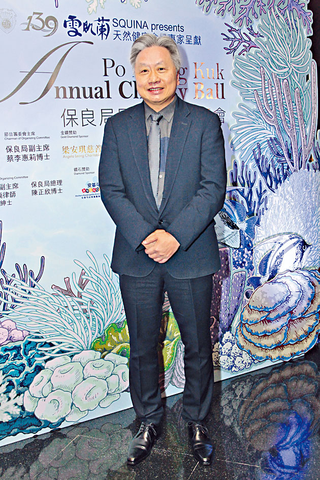 太子珠寶鐘錶鄧鉅明表示，疫情下，奢侈店生意額跌剩一成。