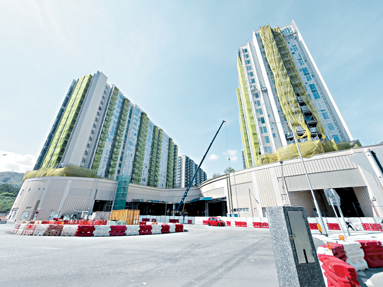 元朗錦上路站新盤柏瓏III今日次輪發售138伙,入場價約489萬。