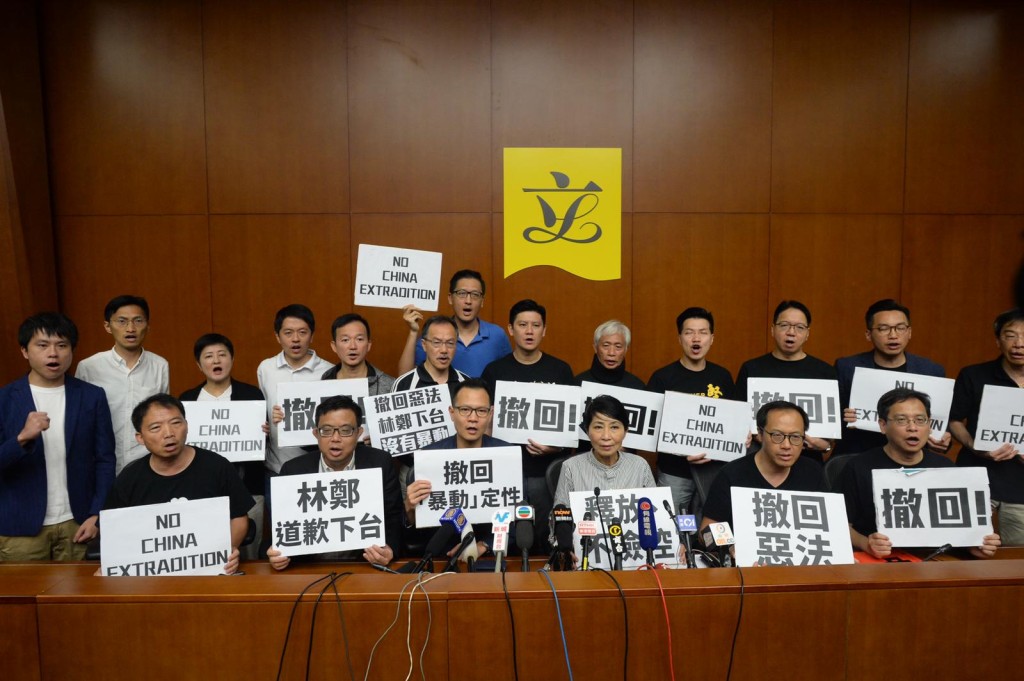 泛民會見傳媒時強調四個訴求。