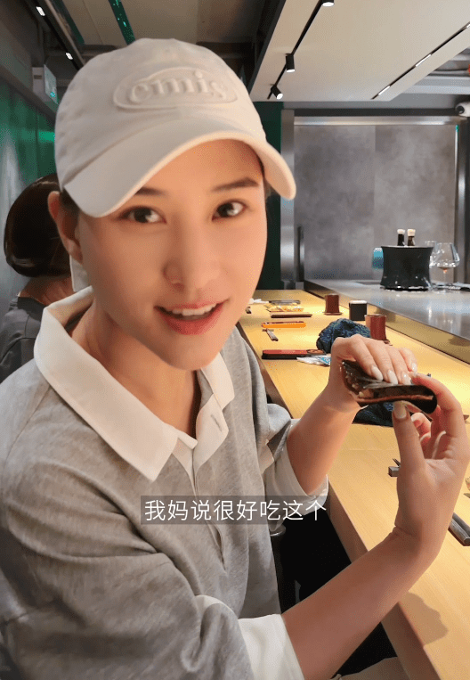 何超蓮都好興奮。