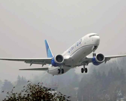 聯合航空強調乘客必須配戴口罩始可上機。AP