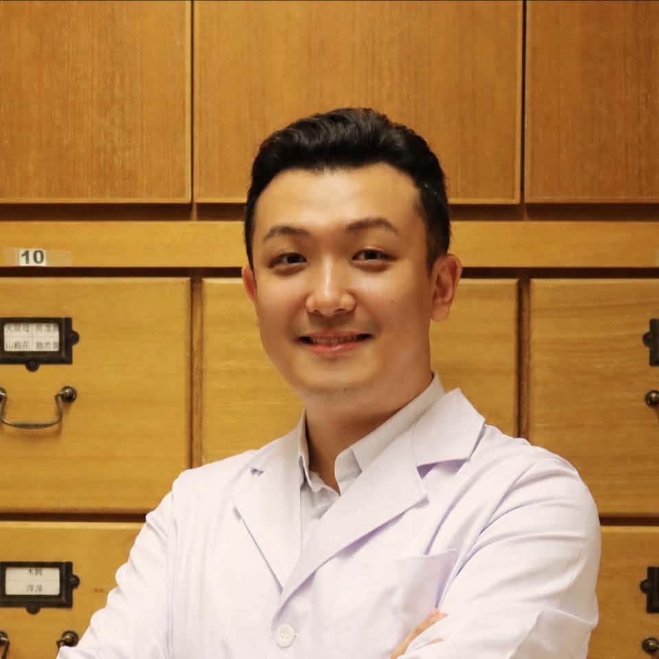 蔡梓銘成為中醫師後，不時拍片分享養生養心秘訣。