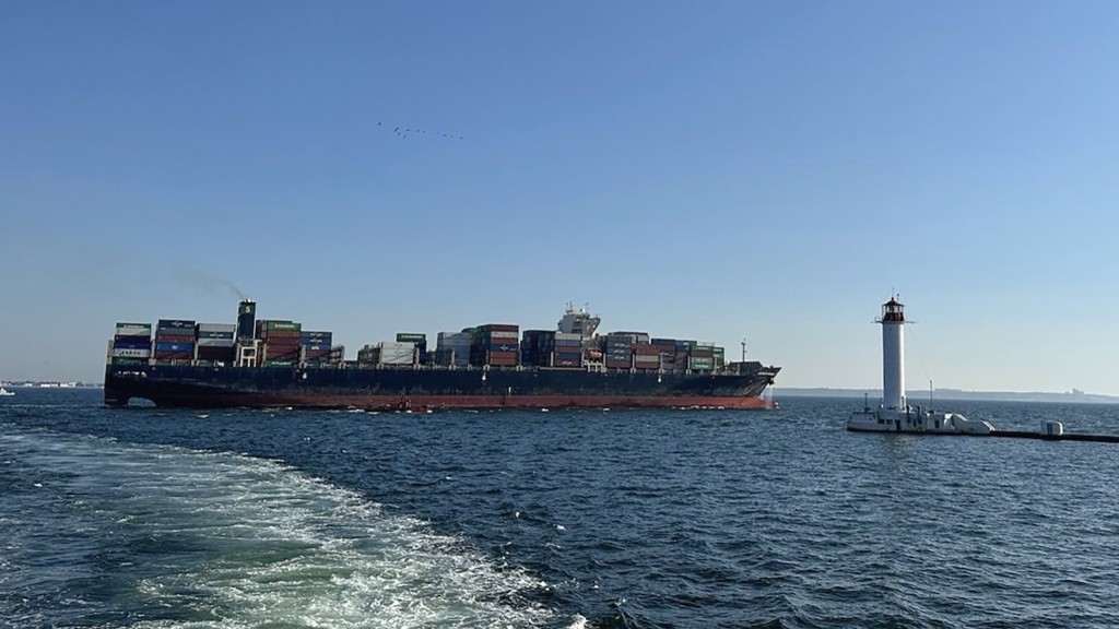 在香港挂牌的「约瑟夫舒尔特号」（JOSEPH SCHULTE）货柜船尝试经「新临时走廊」离开黑海港口。 路透社