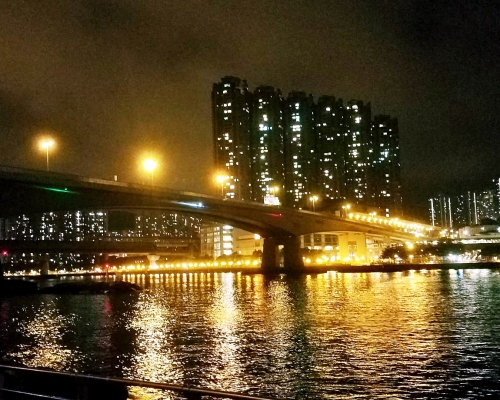 警方日前接獲一名42歲女子報案,指在青荃路青衣北橋懷疑被一名男子非禮。