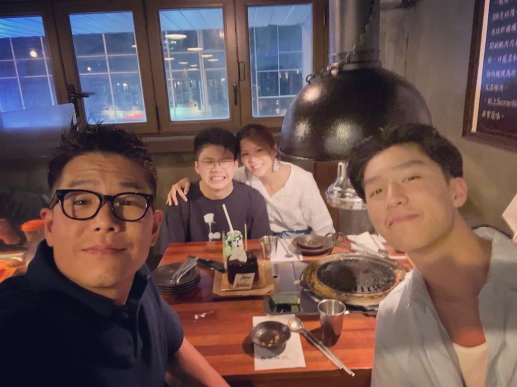 林曉峰和康子妮保持有離距朋友,大家只談兒子事。