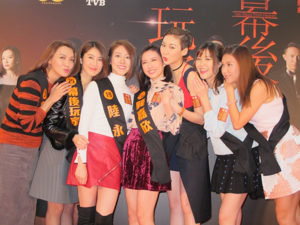 陳煒（左一）2016年再演台慶劇《幕後玩家》。