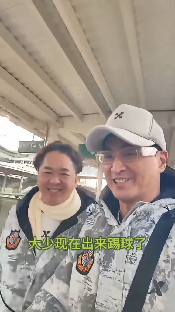 何家勁鄧兆尊關係密切。 何家勁鄧兆尊關係密切。