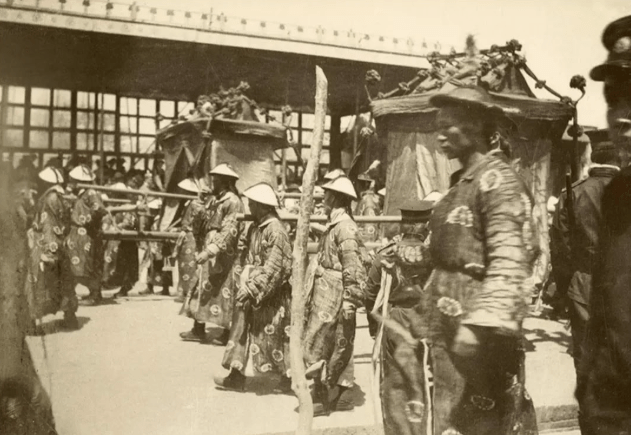 光緒帝的棺木和抬棺隊伍。縱觀清史 光緒帝的棺木和抬棺隊伍。縱觀清史