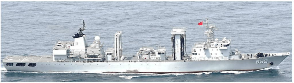 日本军方拍摄的中国「太湖」号综合补给舰。