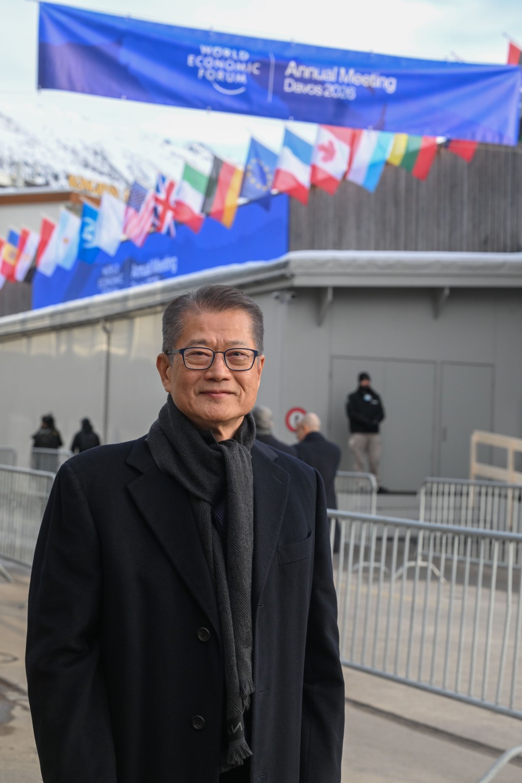 財政司司長陳茂波昨日（達沃斯時間1月19日）抵達瑞士達沃斯，參與世界經濟論壇2026年年會。政府新聞處圖片