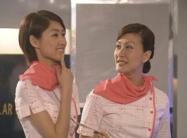 胡定欣（左）未毕业已获监制潘嘉德钦点拍《冲上云霄》。
