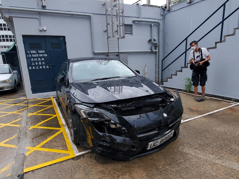 涉车私家车逃避截查时撞毁。