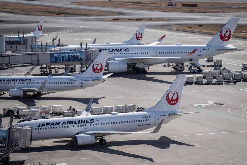 日本航空（JAL）表示，有12航班取消，另約40航班延誤。法新社
