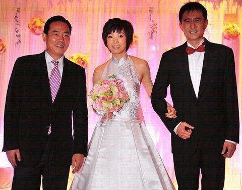 張怡寧2009年與香港商人徐威結婚。