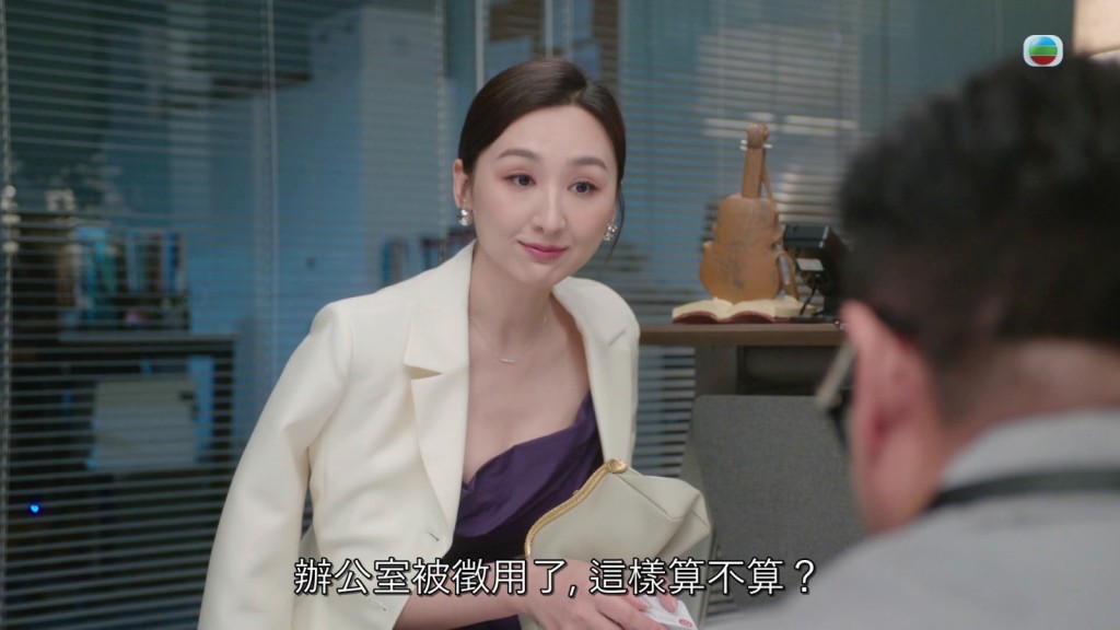 高海寧洗耳恭聽。 高海寧洗耳恭聽。