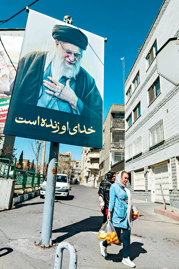 德黑蘭街頭懸掛着已故最高領袖哈梅內伊的肖像。 德黑蘭街頭懸掛着已故最高領袖哈梅內伊的肖像。