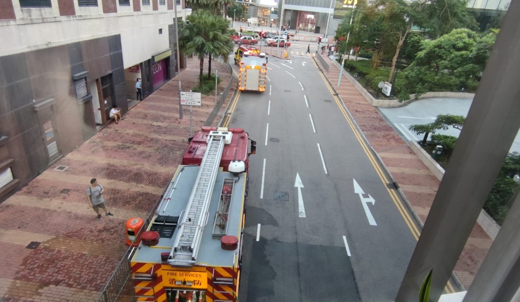 多輛消防車到場灌救。網圖