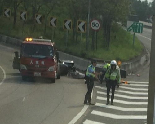 元朗私家車失事。網民Patrick Fan圖片